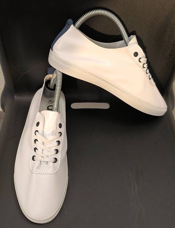 Scarpe da uomo: Weiße Sneaker athl Fit & Move - Größe 41  – Usato da Pully venduto da shulgin788 1