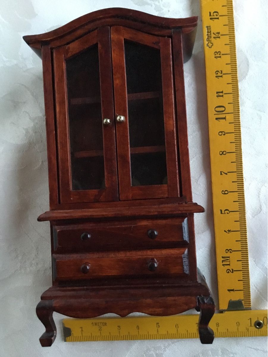 Case e mobili per bambole: Ältere Puppenhaus Vitrine 1:12 – Usato da St. Gallen venduto da chamilla 1