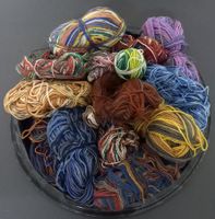LOT AN *WOLL- RESTEN* MELIERT/MEHRFARBIG/UNTERLAGE 40CM-DM