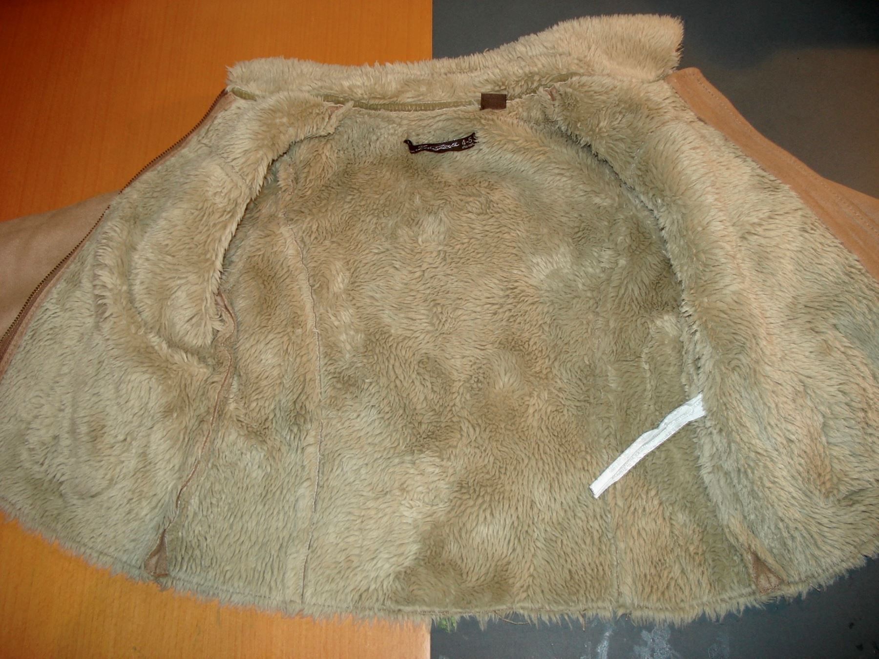 Giacche & Cappotti: wunderschöne beige Kunstpelzjacke 4-5 J – Usato da Neuendorf venduto da Knopfi 2