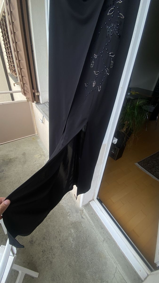 Kleider: Abendkleid schwarz mit Perlen Grösse 38 neuwertig – Gebraucht aus luzern von bar_5gtr 2
