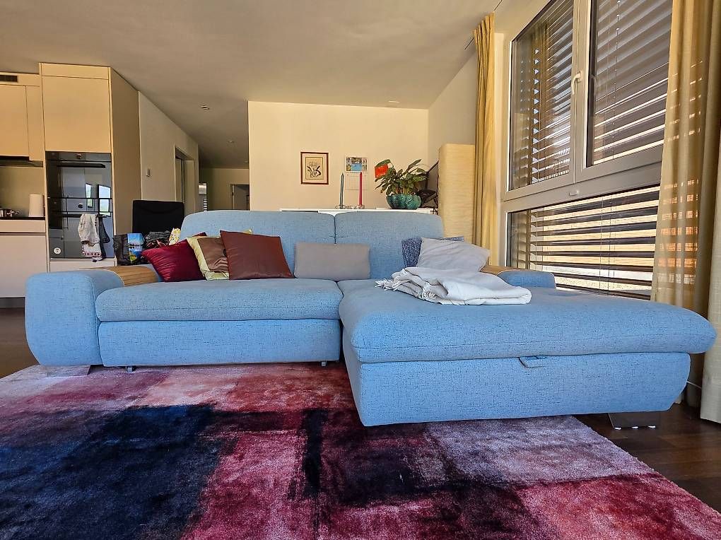 Sofas: Polstergruppe mit Bettsofa- hellgrau-blau stilvoll gemütlich – D'occasion à Steckborn par ajg_y9wb