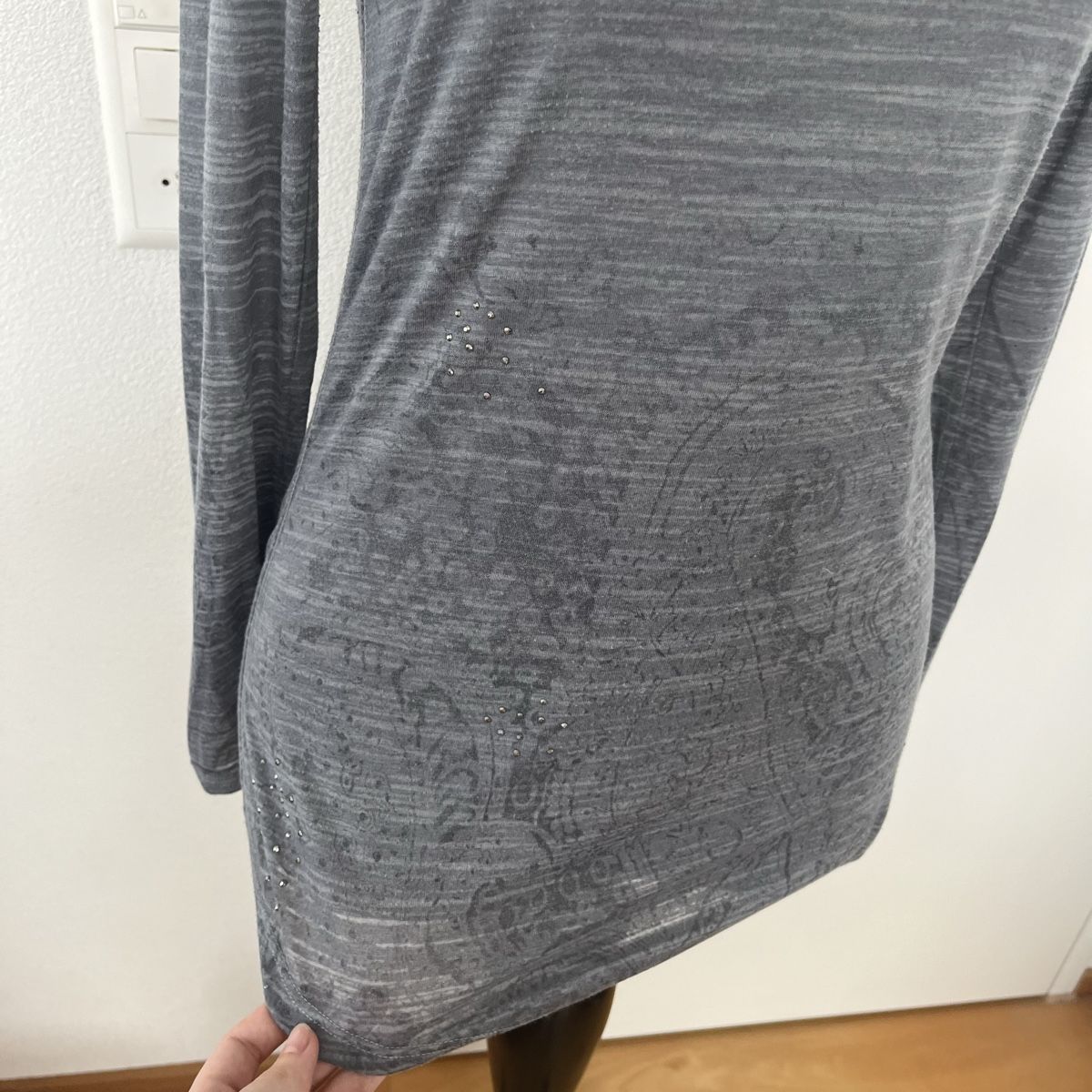 Guess Top: Guess Langarm T-Shirt – Usato da Zug venduto da saskia-chiara 1