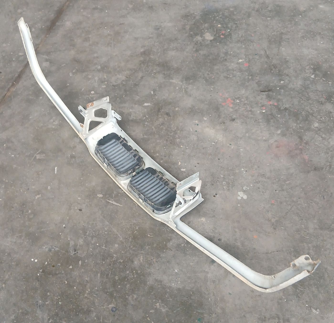 BMW Tutti pezzi di ricambio auto: Calandre BMW E36 316 Compact  – Usato da la heutte venduto da Auto-stock 2