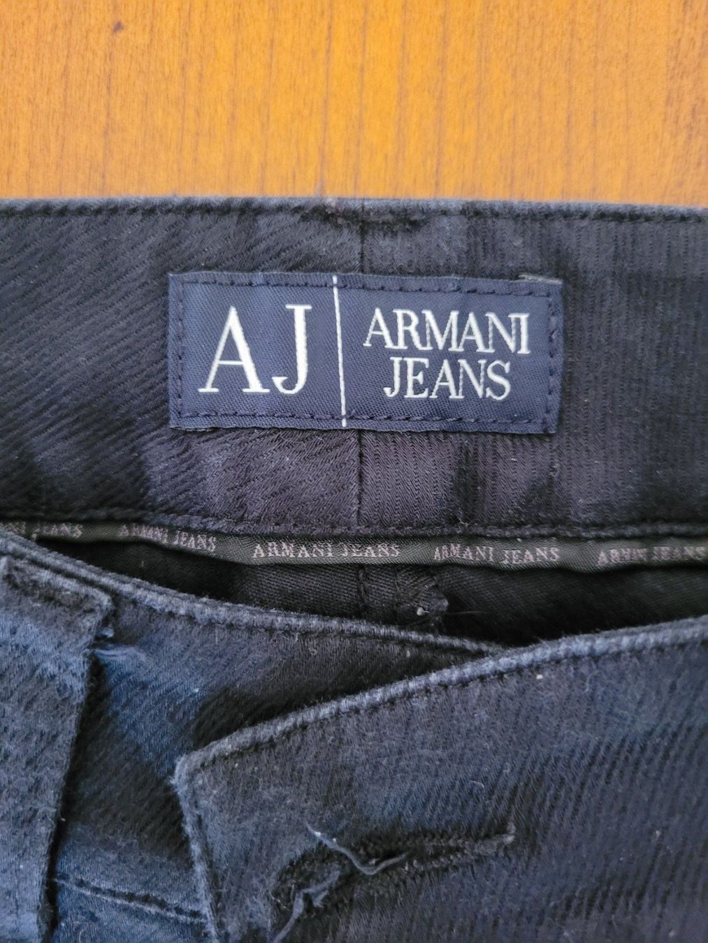 Armani Jeans: Schwarze AJ Armani Jeans – Usato da Volketswil venduto da ald_2x9b