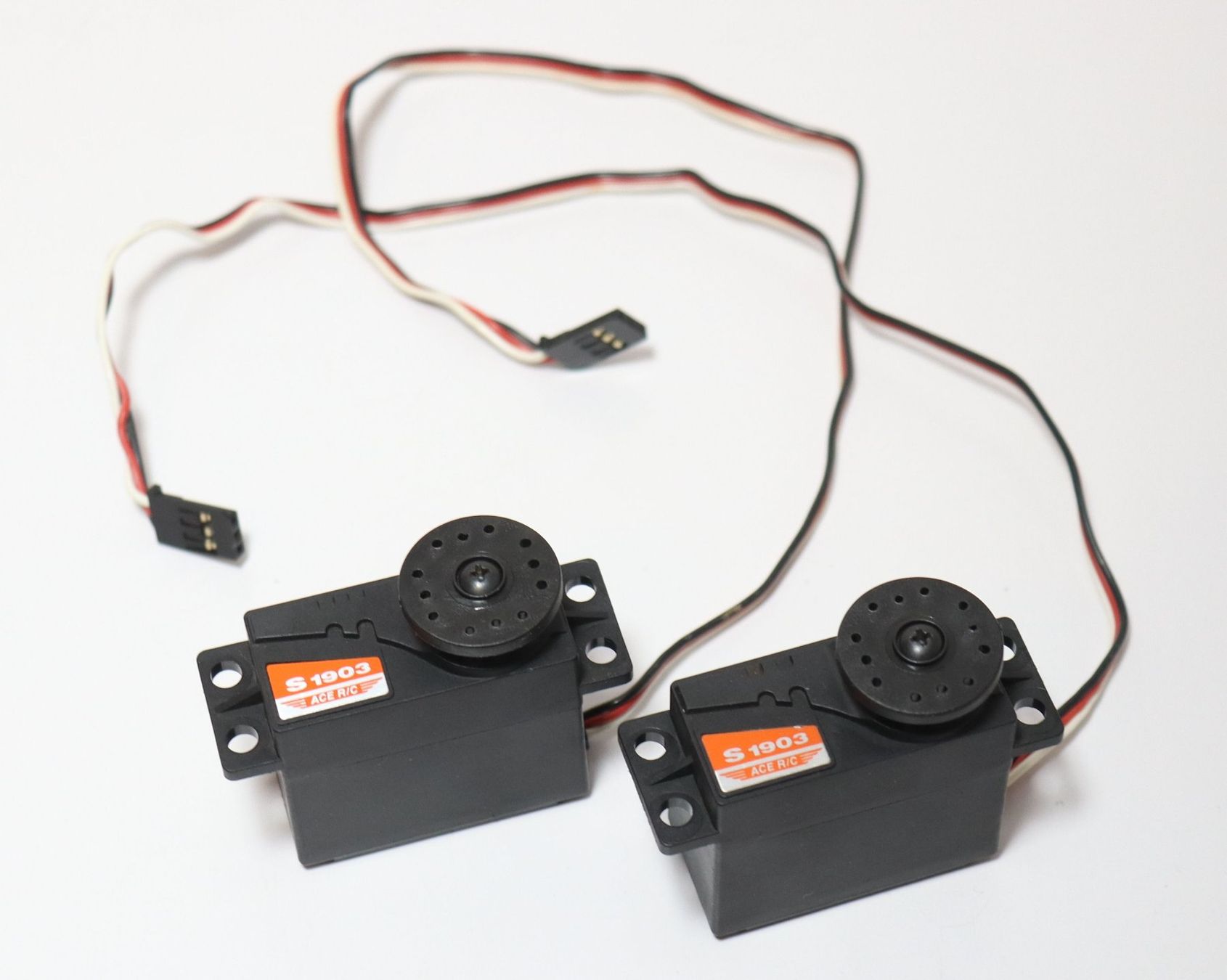 Thunder Tiger Modellismo RC: Standard Servo Thunder Tiger Ace RC S1903 2 Stück – Usato da Frick venduto da volvo850driver 2