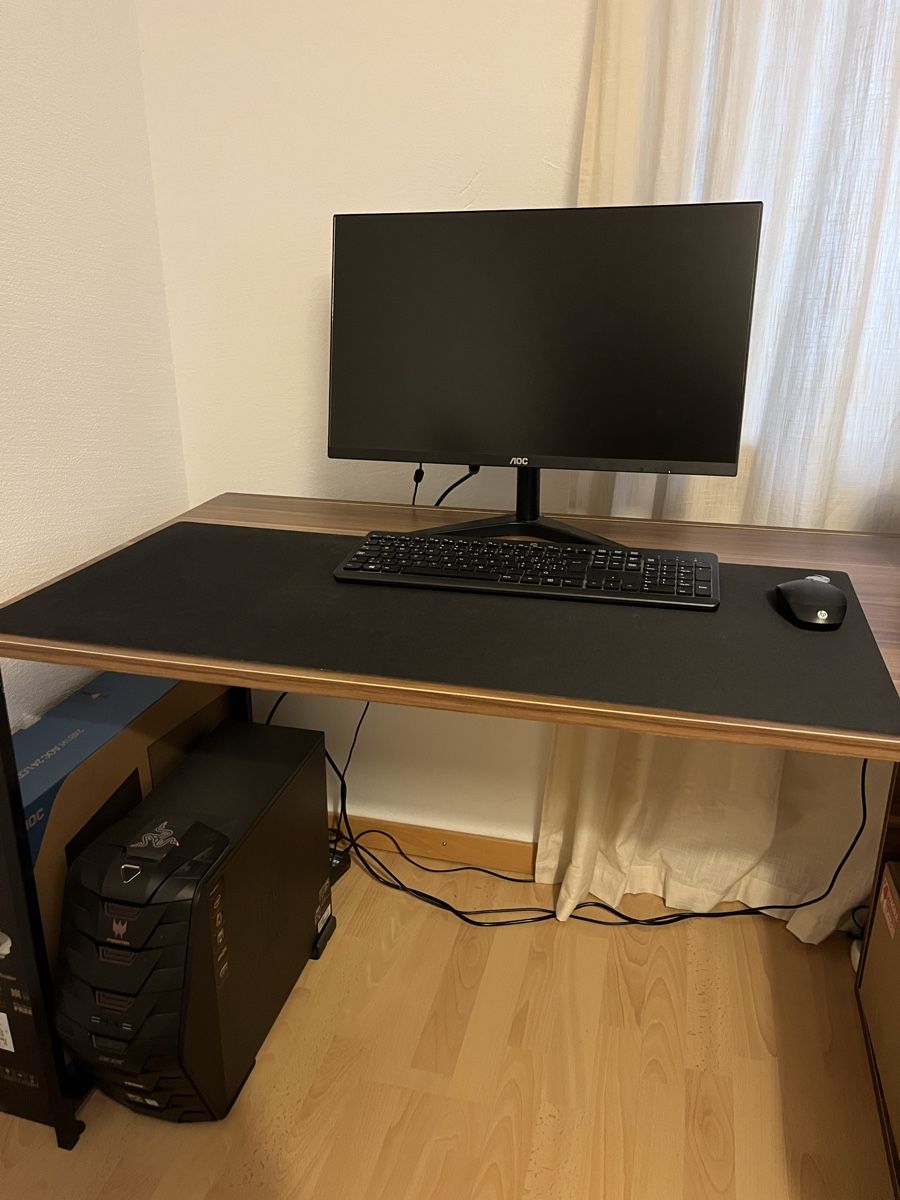 AOC Monitor: Monitor, Tastatur, Mousepad und Maus – Usato da Domat/Ems venduto da nad_sp203 1