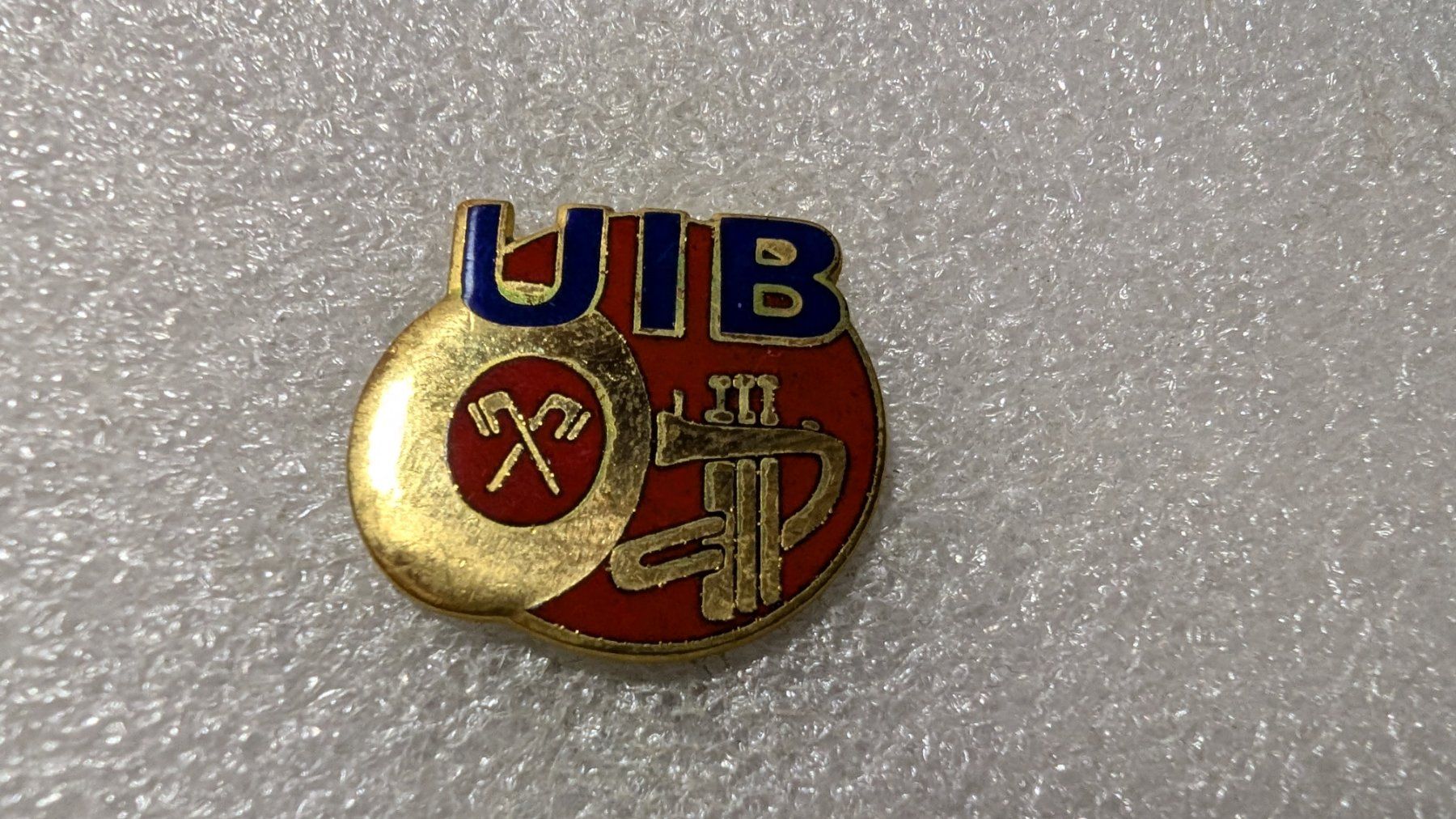 Plaketten & Abzeichen: Ansteckpin 208: UIB – Gebraucht aus Oppligen von Pin-Fall-Shop