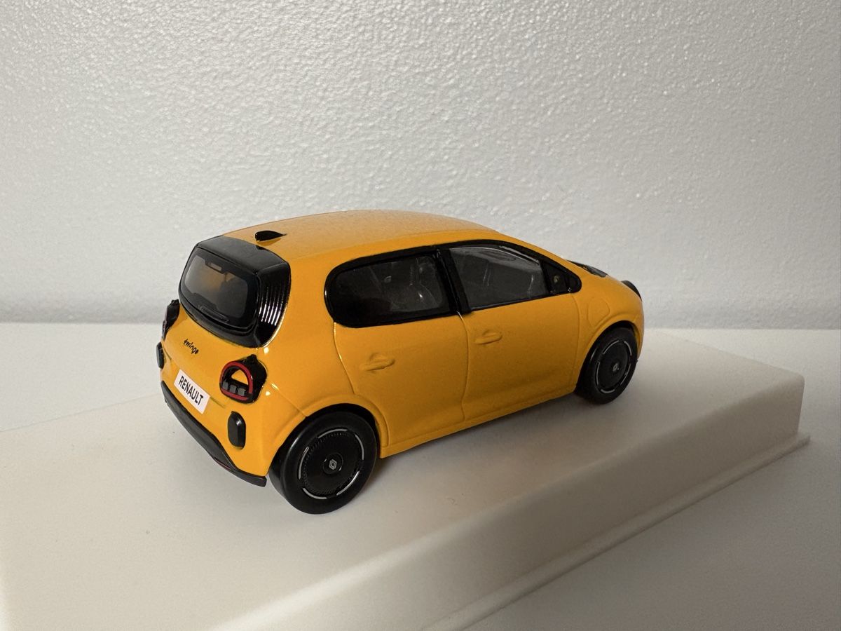 Renault Voitures modèles: Renault Twingo E-Tech NOREV (1/43) – D'occasion à Genève par auto_miniatures 1