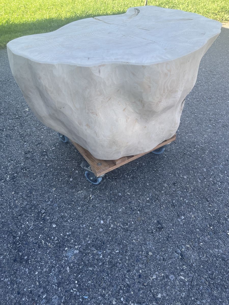 Tavoli: Baumstamm Beistelltisch  – Nuovo e nell'imballaggio originale da Weissbad venduto da judd11 1