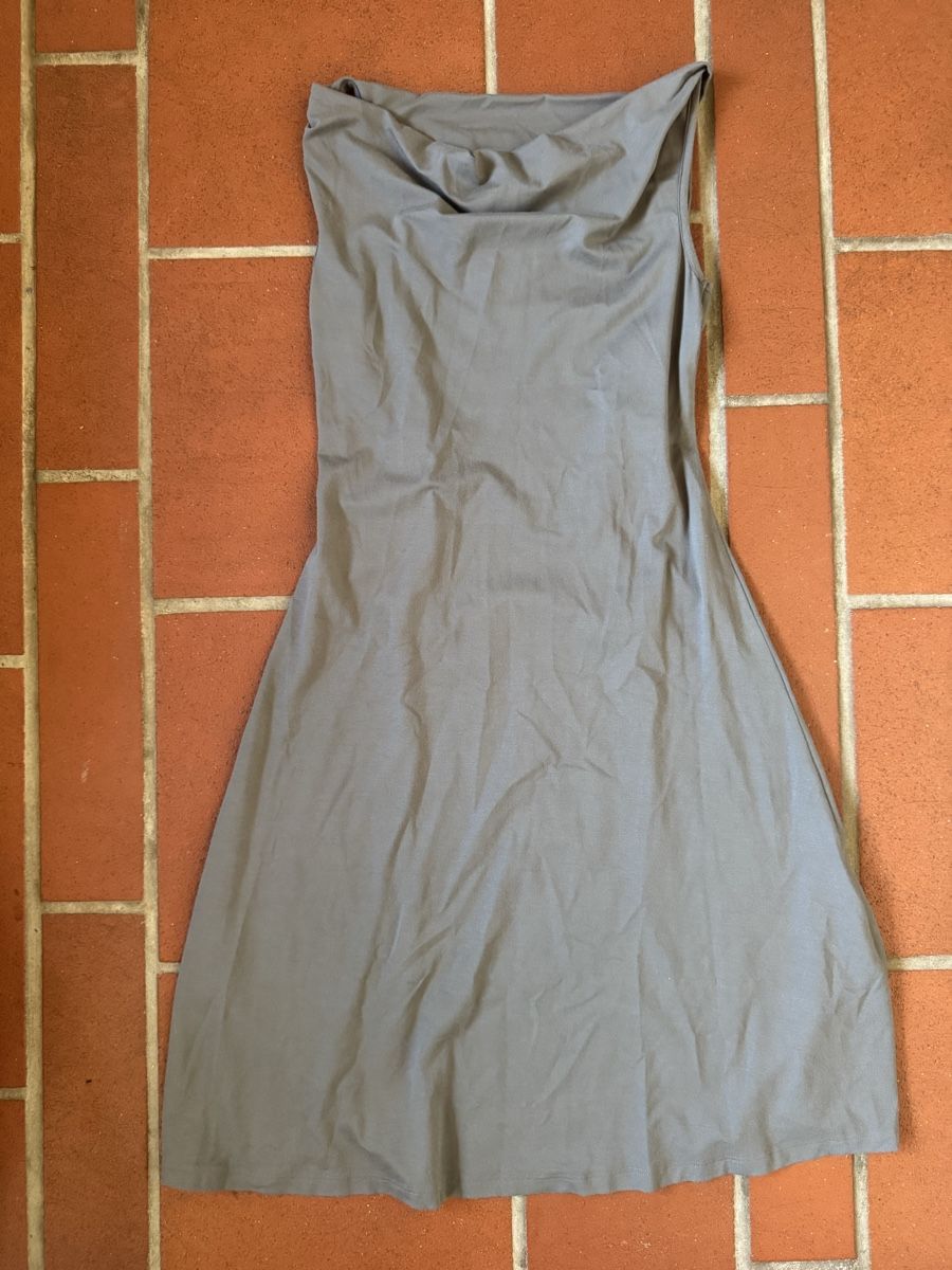 Vestiti: Graues Kleid – Usato da Ebmatingen venduto da F.Bullet