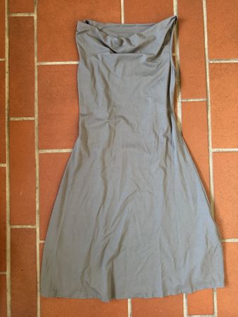 Graues Kleid