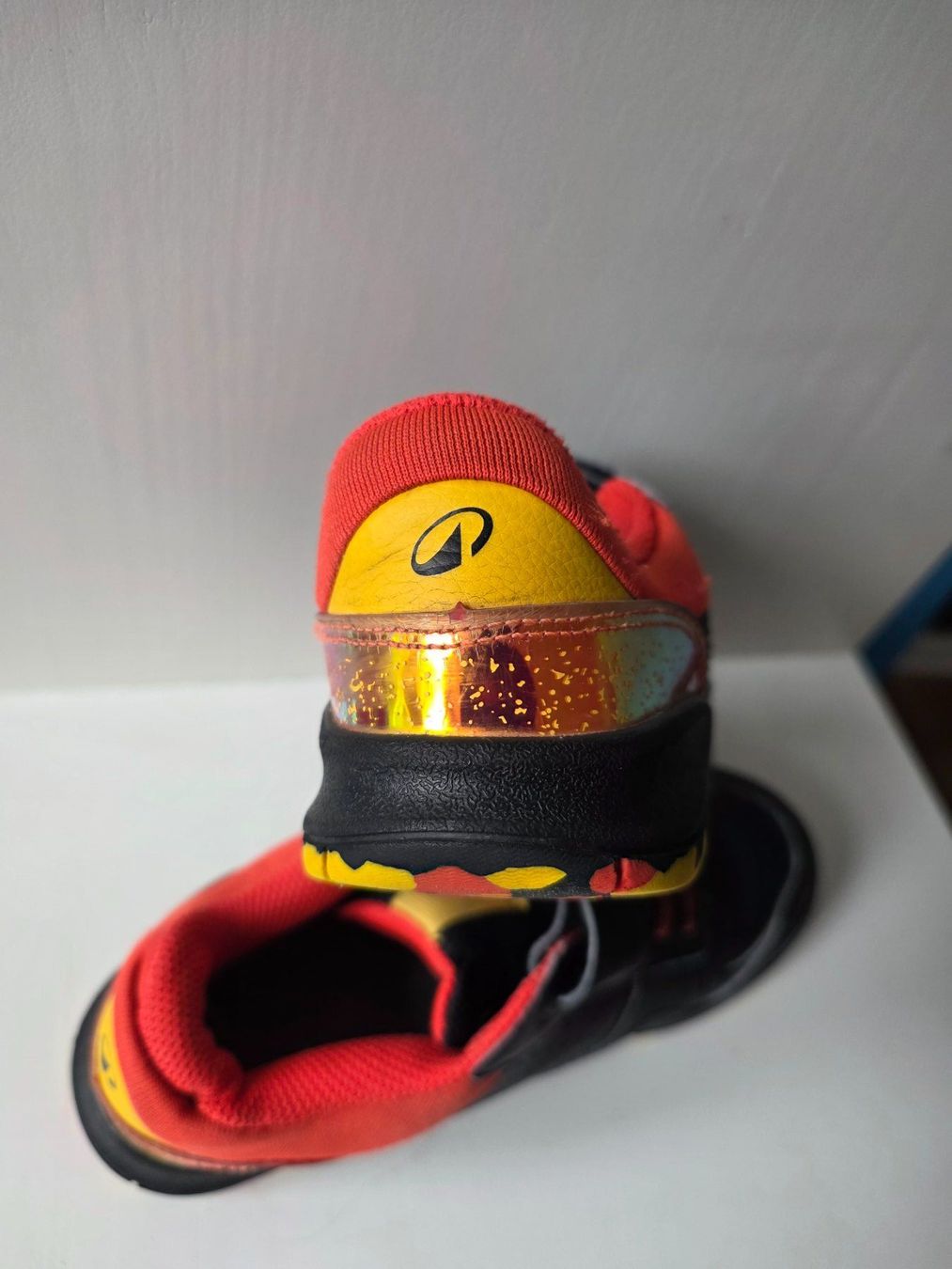 Decathlon Scarpe per ragazzi: Coole orange-schwarze Kinderschuhe, Grösse 34 – Usato da Nidfurn venduto da antonio737 2
