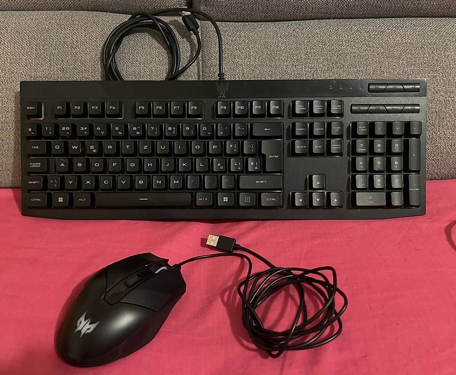 Claviers: Clavier et souris -Acer Predator KBGY21- – D'occasion à Clarens par MissJones.NC
