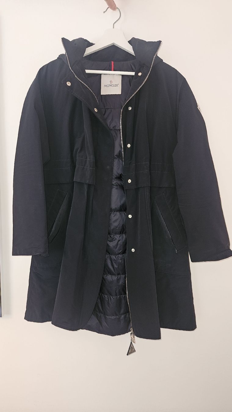 Moncler Cappotti: Moncler Daunenjacke Gr. M Blau – Usato da Wetzikon ZH venduto da ELIVNE 1
