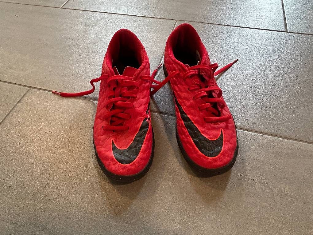 Herrenschuhe: Nike Hallenschuhe Gr. 40 – Gebraucht aus Thalheim an der Thur von Iselisberger