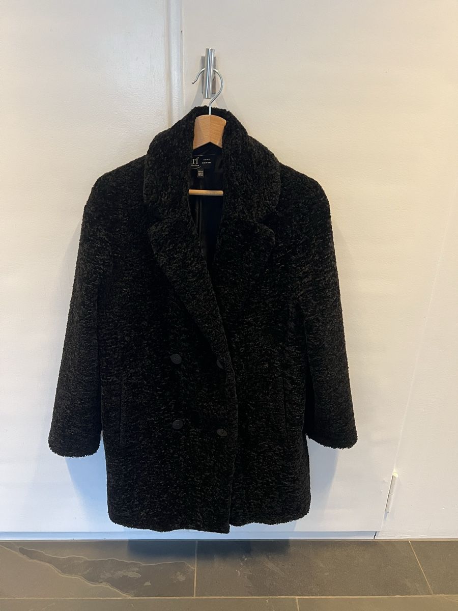 Zara Cappotti: Schwarzer Mantel von Zara – Usato da Olten venduto da isabelschmid
