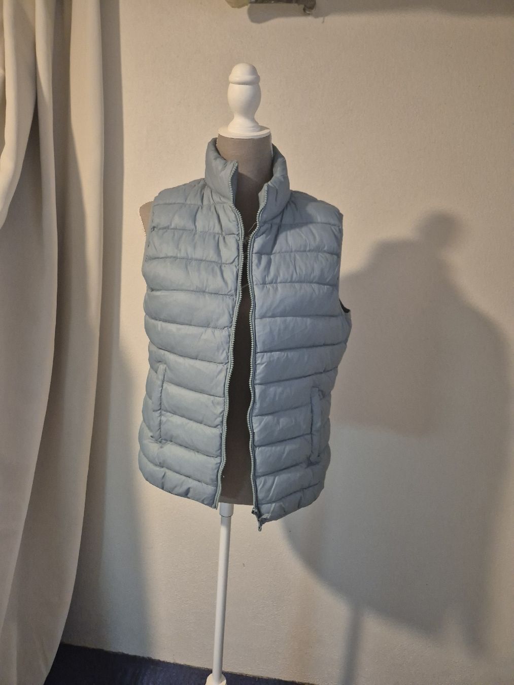 Gilet & Giacche senza maniche: Steppweste Migros Essentials hellblau Grösse M neuwertig – Usato da Zürich venduto da Drago670