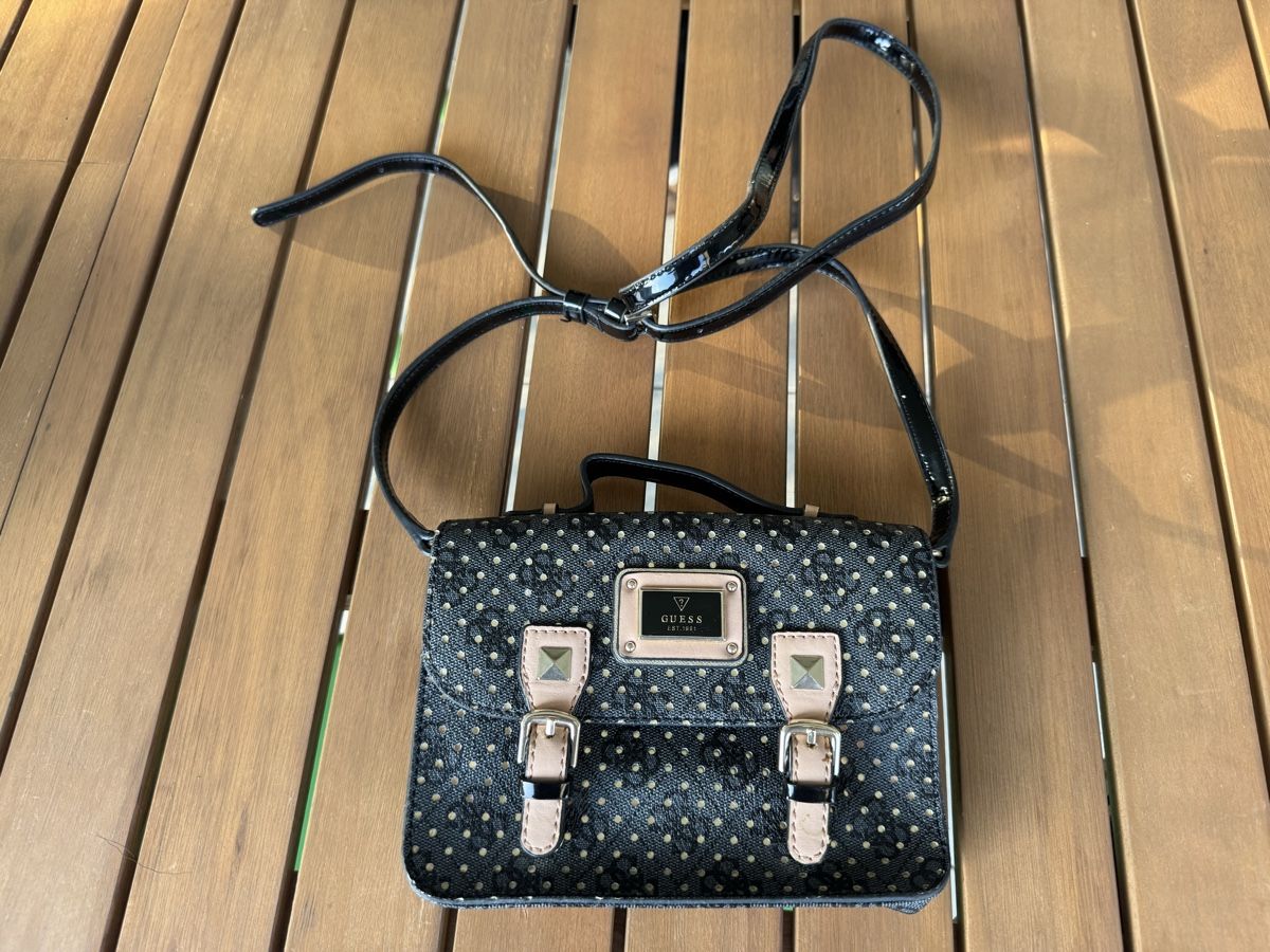 Guess Borse da donna: Stylish Guess Handbag - Great Condition! – Usato da Malans GR venduto da Knoevels