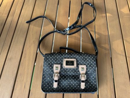 Stylish Guess Handbag - Great Condition!