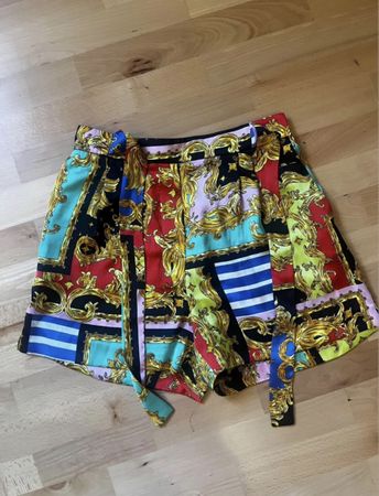 Shorts MNG, fantasia barocca. Taglia S. Ottimo stato!