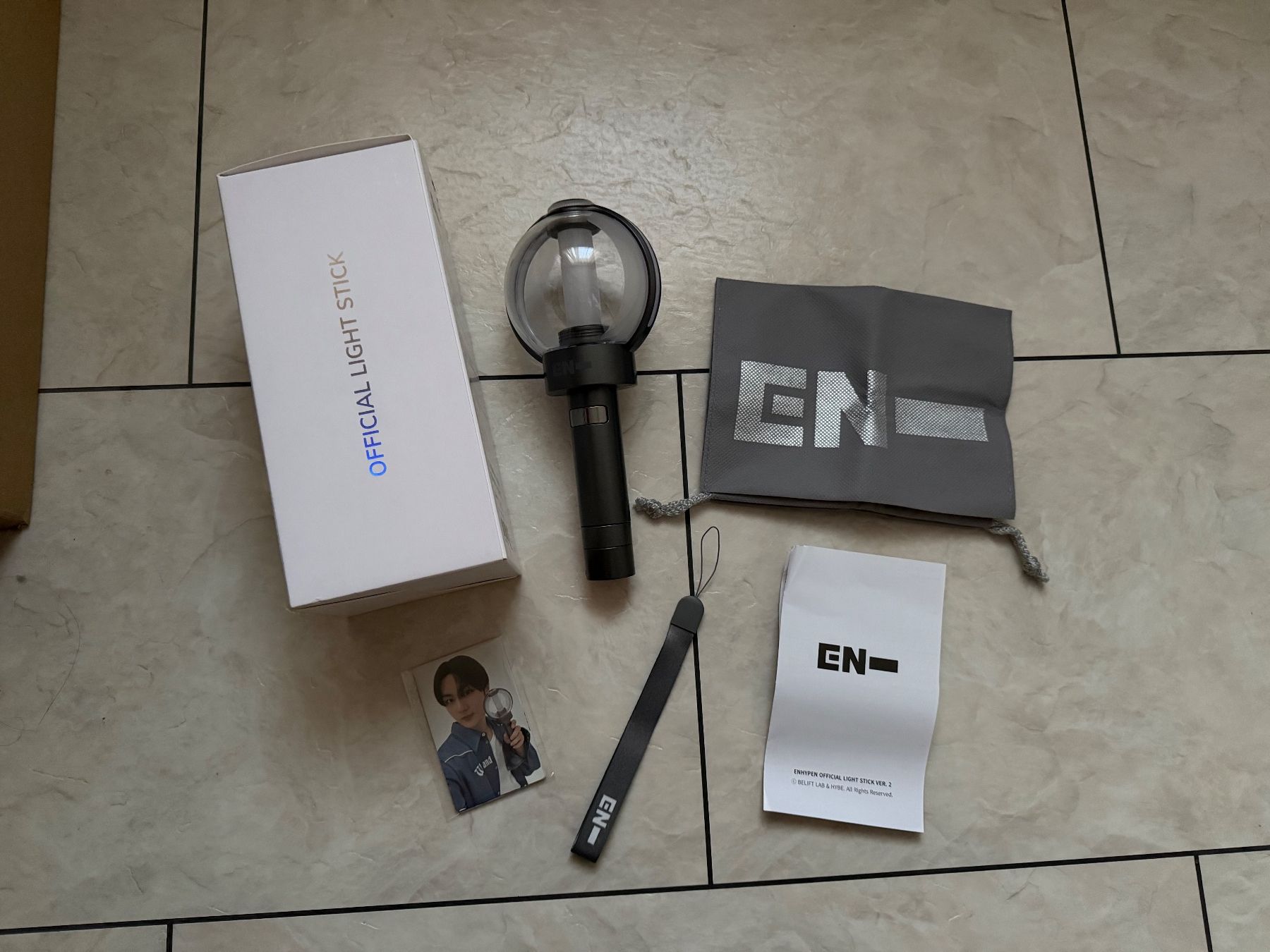 Sammelbilder & Trading cards: Enhypen Lightstick, Version 2 – Gebraucht aus Uetikon am See von m1384 1
