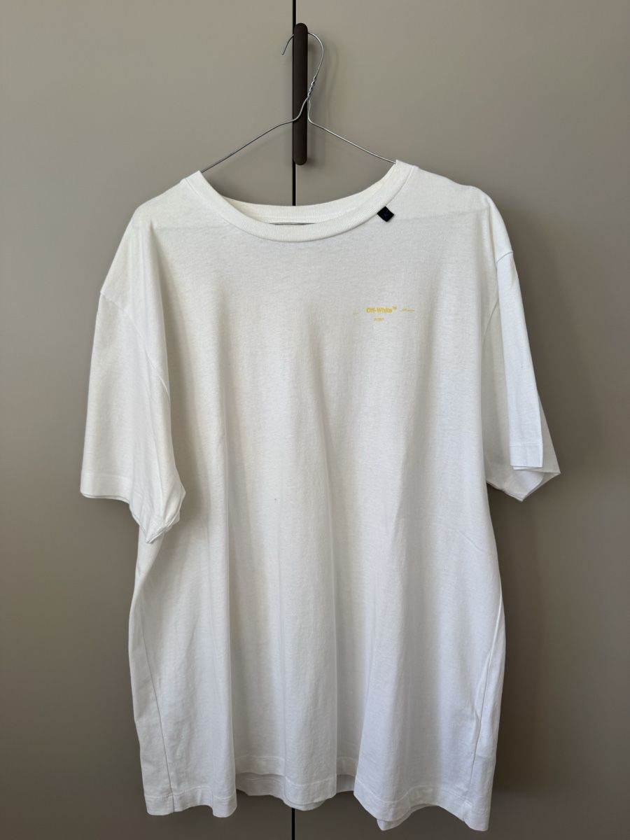 Off-White T-shirts: Off White T-shirt  – D'occasion à Châtel-St-Denis par Lou_Hock 1