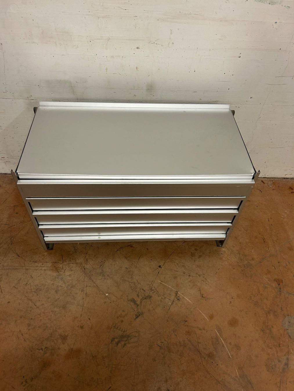 Kommoden: Kommode aus Aluminium – Gebraucht aus Zürich von  1