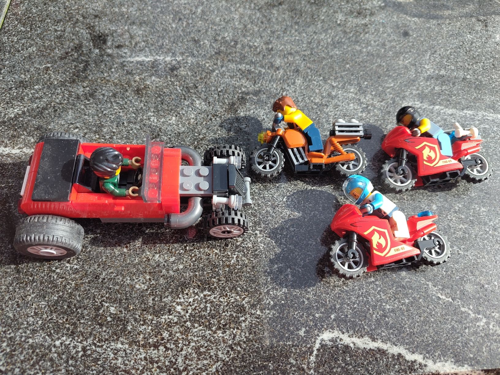 Lego Kit di costruzioni: Lego City: 3 Stuntbikes & oldmobile Auto – Usato da Leuggern venduto da Pummi19 3