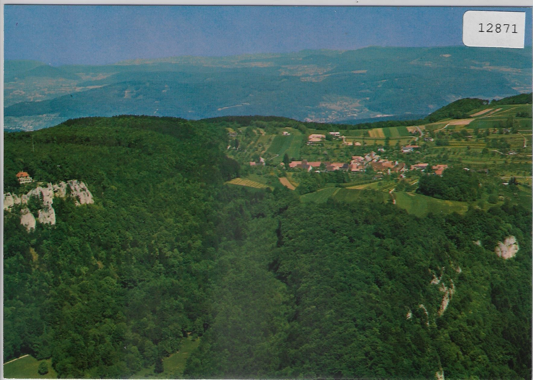 Ansichtskarten: Flugaufnahme Gempen SO mit Gempenturm – Antik aus Ettingen von Kartenplanet