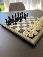 Schachspiel mit Alabaster Figuren in sehr gutem Zustand