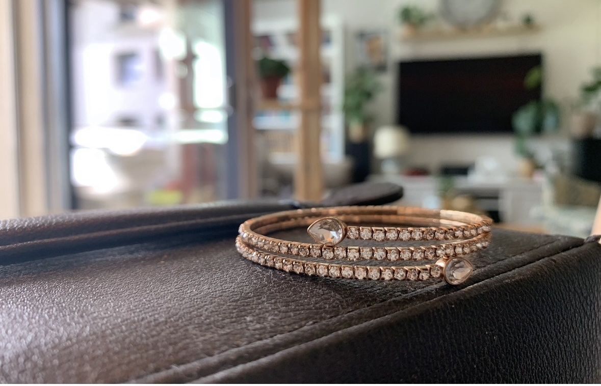 Swarovski Armbänder & -reifen: Bracelet Swarovski modèle Twisty Drop Bangle – Gebraucht aus Attalens von Skorpionica 1