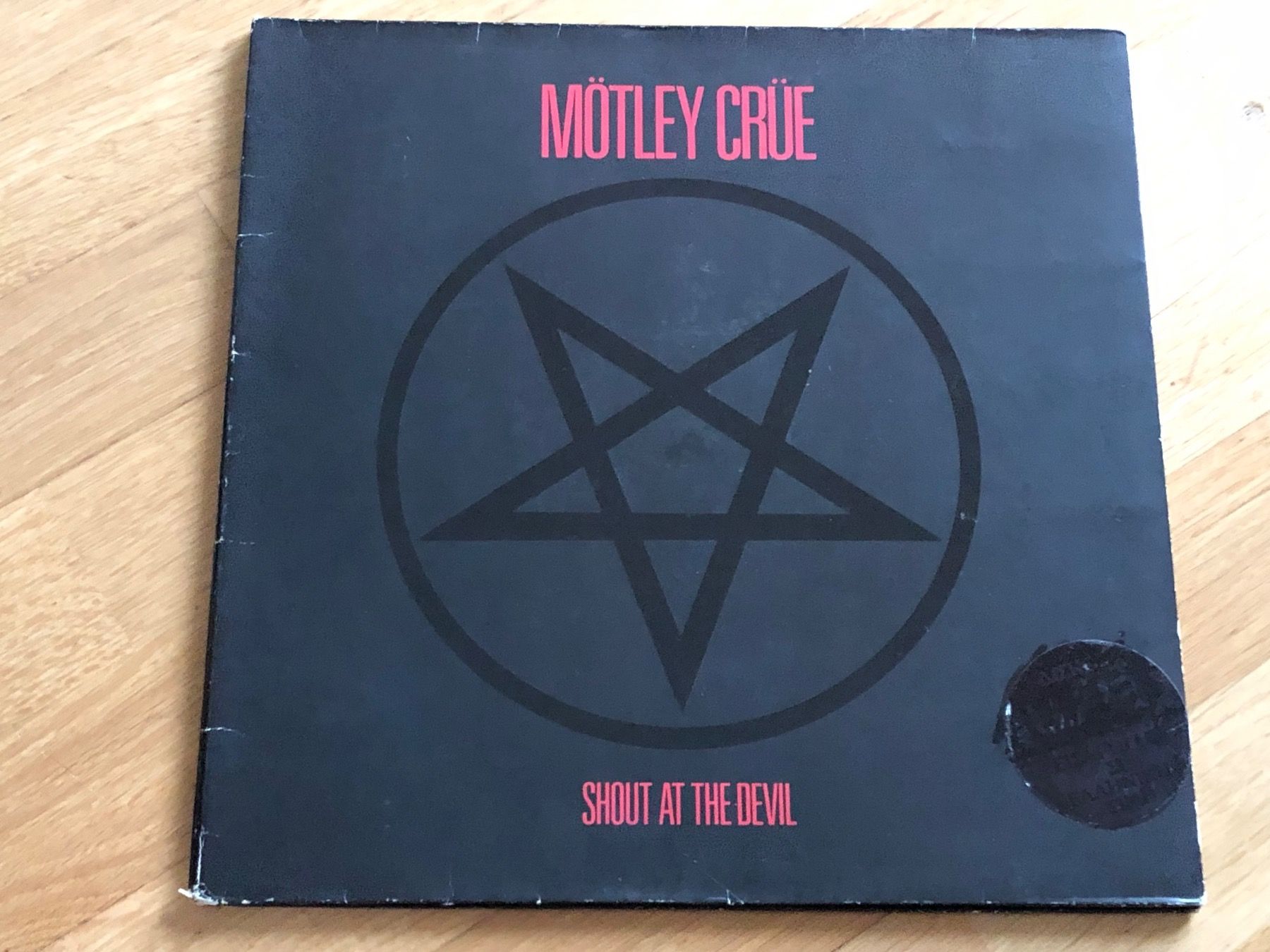 Vinyles: Mötley Crüe. 1983. Shout At The Devil – D'occasion à Faulensee par Mizuno06
