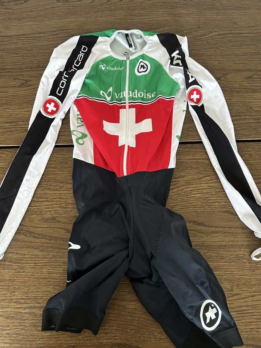 Assos Canottiere & Pantaloni: Nati-Zeitfahranzug Assos – Usato da Basel venduto da laurin_bachmann