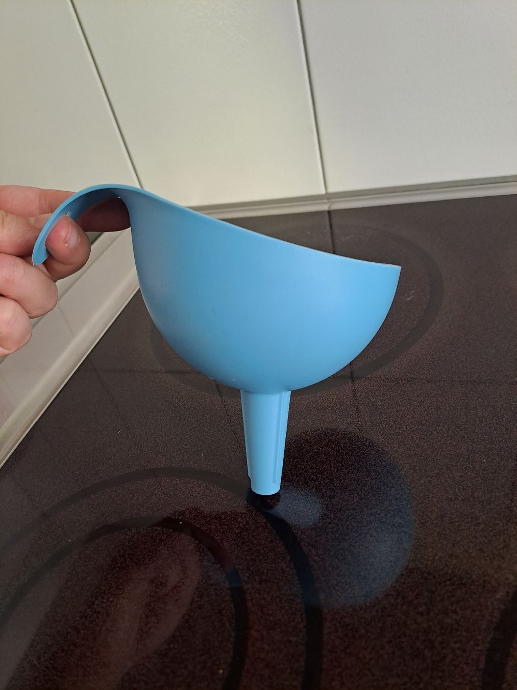 Sonstige antike Technik & Geräte: IKEA Trichter blau Kunststoff  – Gebraucht aus Rickenbach LU von bishiida