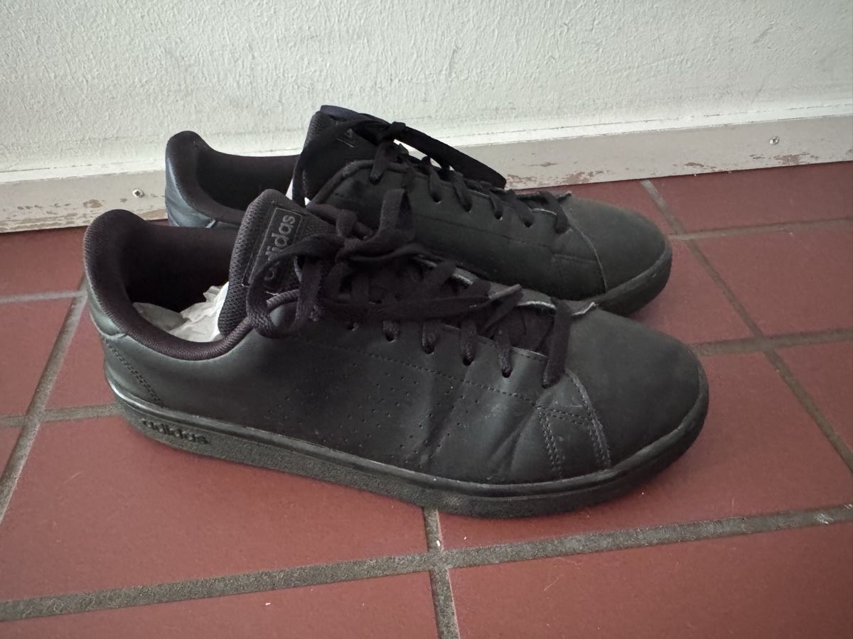 Adidas Scarpe da uomo: Adidas Sneakers schwarz 43/44 – Usato da Zürich venduto da Phreni1 1