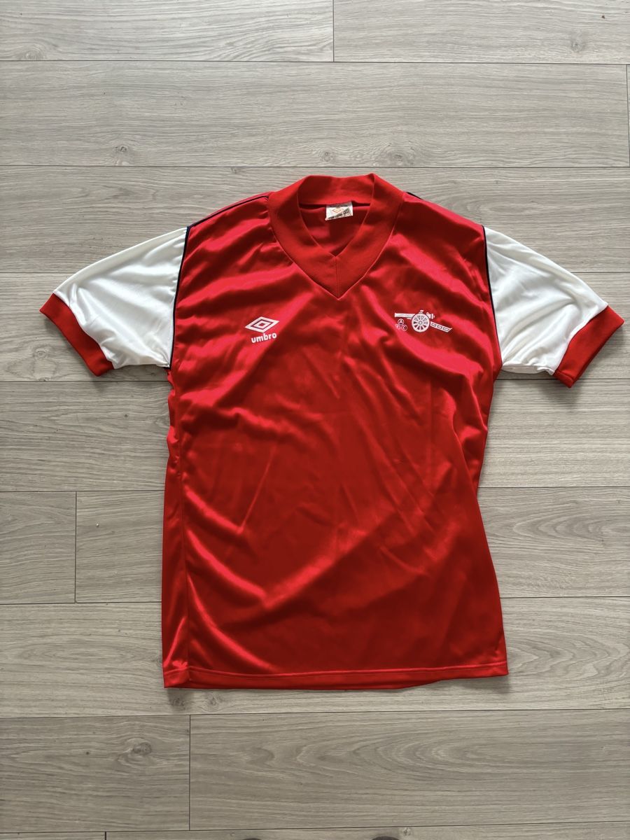 Umbro Leibchen & Hosen: 1982-84 Arsenal Home Shirt – Gebraucht aus Castione von REER