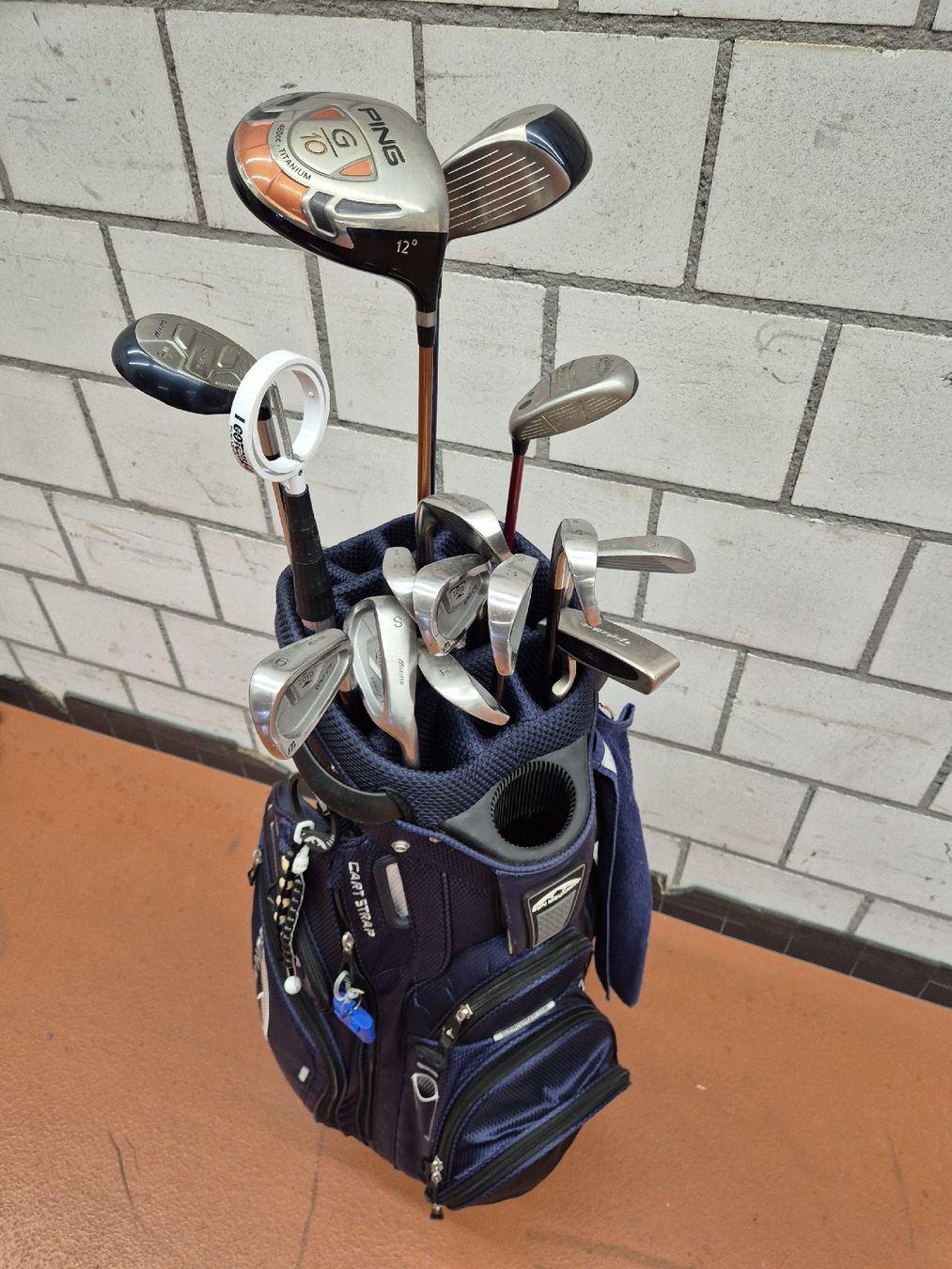 Schläger & Sets: Golfschläger Set mit Tasche und Zubehör – Gebraucht aus Bern von  4