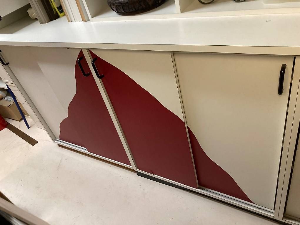 Armadi: Designer Schrank Weiss / Rot – Usato da Küssnacht am Rigi venduto da alf_7tb5