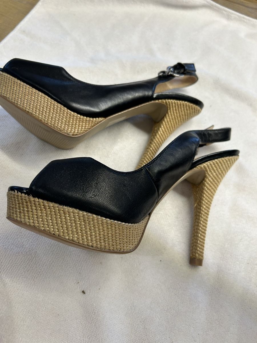 Chaussures femmes: Guess Schuhe – D'occasion à Roggwil BE par Viking72