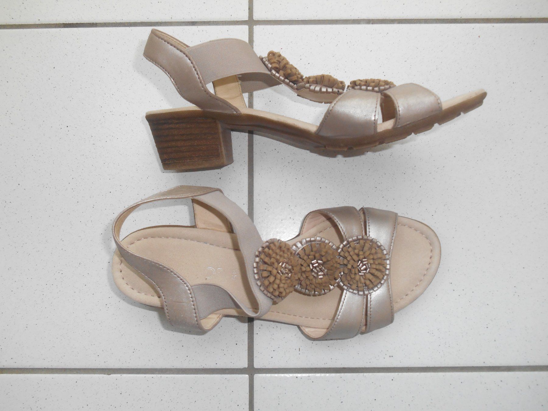 Gabor Damenschuhe: Gabor Leder-Sandale beige Grösse 38.5 – Gebraucht aus Basel von chien008 3