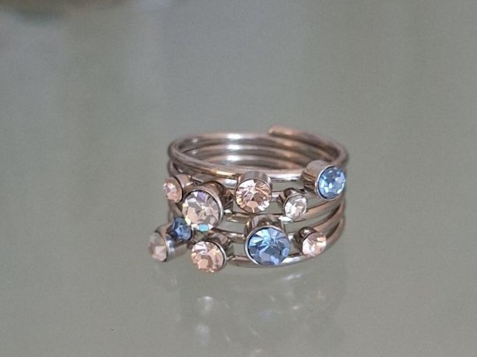 Anelli: Ring mit.Kristallen pastell.blau. – Usato da Kerzers venduto da ExpressoTerreno 1
