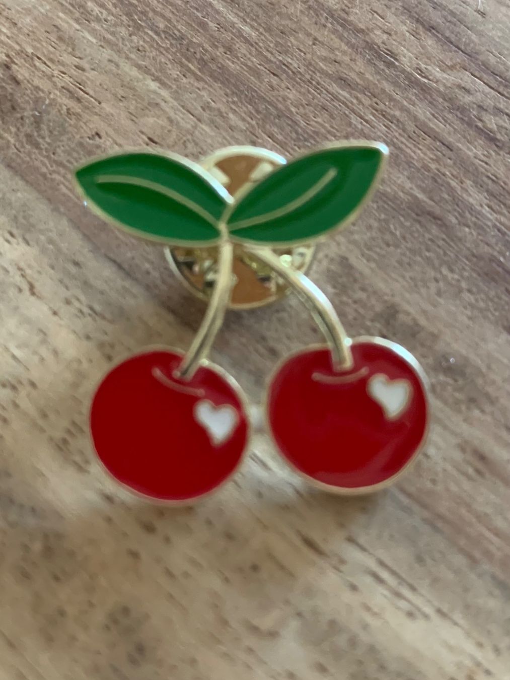 Placchette & Badge: Pin  Kirschen Rockabilly – Nuovo e nell'imballaggio originale da Geneve venduto da vane267