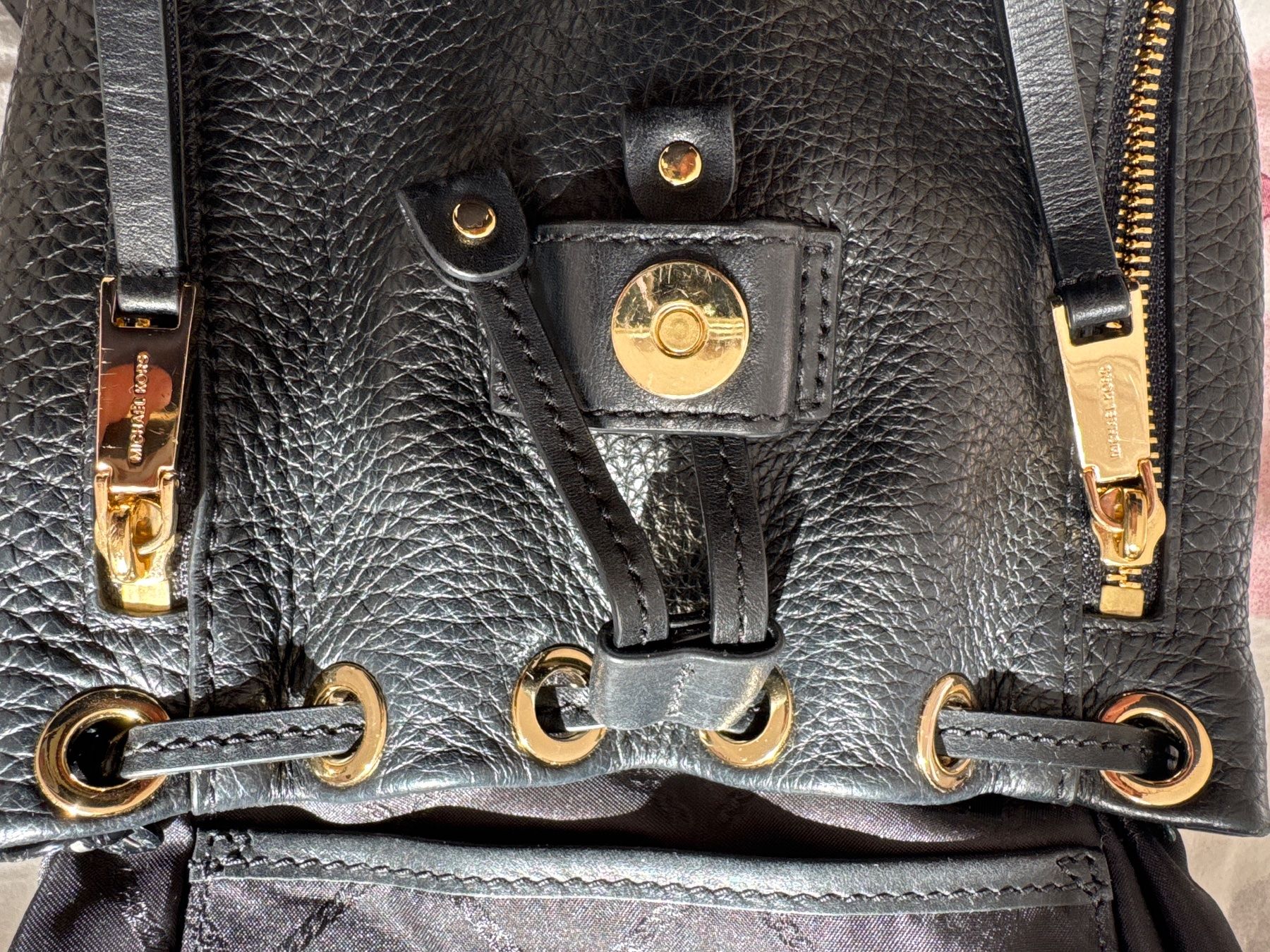 Michael Kors Zaini: Neuwertiger Michael Kors mini Rucksack – Usato da Zürich venduto da Oliveirinha_ 4