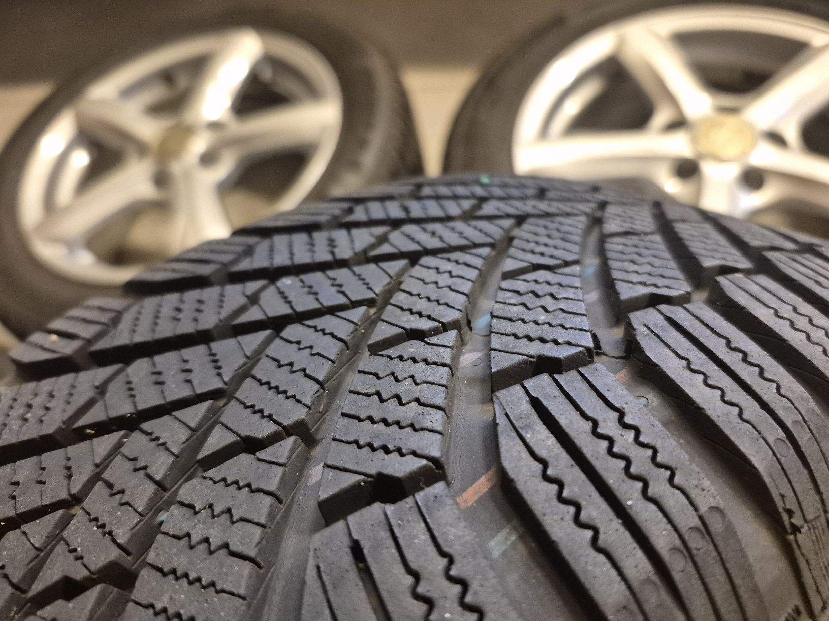 Pneumatici & Ruote complete: Vw Golf 7 Winterräder – Usato da Oberuzwil venduto da Auto-Hilber 3