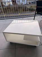 Moderner Couchtisch auf Rollen, Hochglanz Weis, 60x74x37