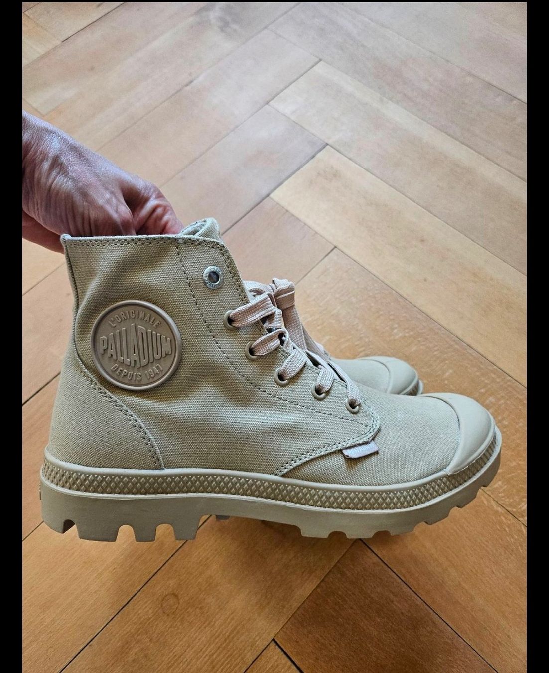 Palladium Scarpe da donna: Palladium Sneakers – Nuovo (secondo la descrizione) da Neuchâtel venduto da ClosetSwap 1