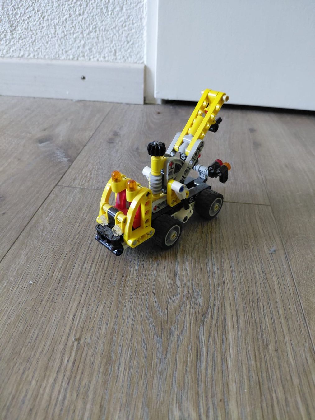 Lego Giocattoli: LEGO Technic 42031 — La camionnette élévatrice – Usato da Eschert venduto da elleajis 5