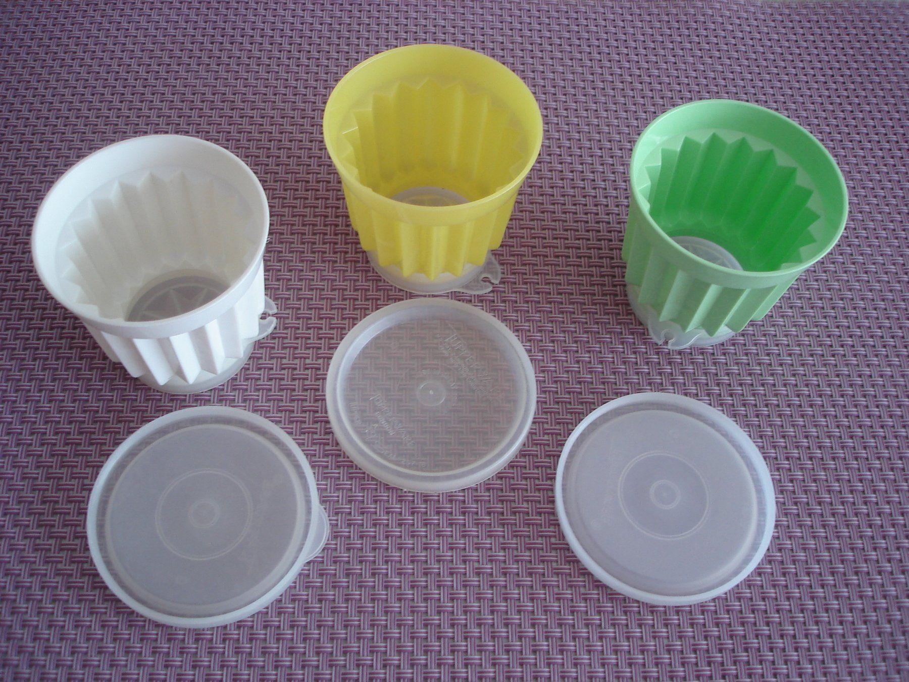Tupperware Contenitori & Simili: 8 Vintage Tupperware Puddingförmchen 1970er Jahre – Usato da Regensdorf venduto da anna059 2