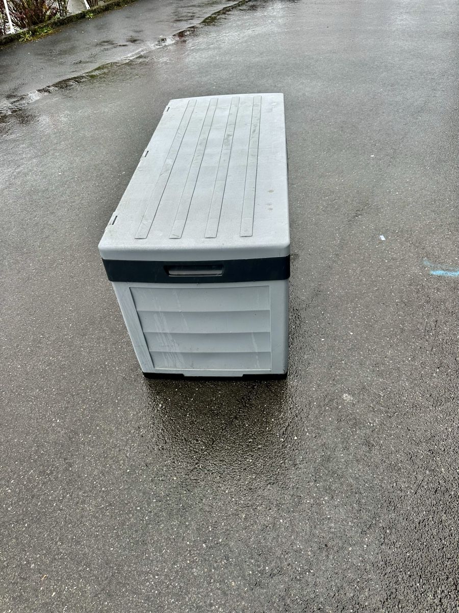 Box contenitori: Kissenbox // Gartenbox – Usato da Buchrain venduto da SATG 1